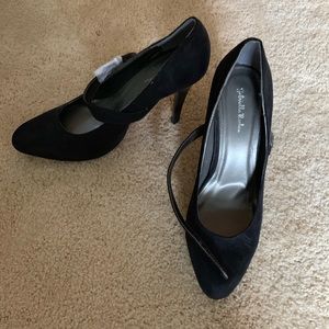 Size 11M Black Gabriella Rocha Suede Heels.